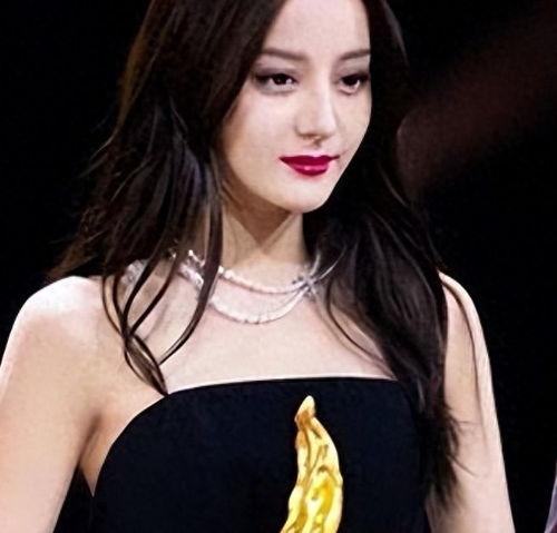 吃瓜爆料娱乐圈迪丽热巴,娱乐圈瓜田里的璀璨明星  第1张